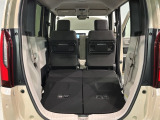 リアシートを倒すと、ラゲッジスペースを広くお使いいただけます!
