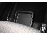 助手席シートアンダートレイ装備!色々収納でき室内もスッキリ!