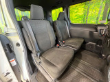 後部座席も気になるようなキズ・汚れやへたり等、大きなダメージはなく、良好な状態です。