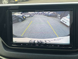 【バックビューモニター】 後進時、安全確認が出来ます。苦手な車庫入れも安心サポート! しかし、あまり頼り過ぎないようにお願いいたします☆