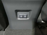 後席用の充電用USB端子も付いています。スマートフォンなどの充電に便利です。