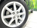 【純正15インチアルミホイール】外観にマッチした純正アルミホイールを装着しております。各種社外アルミホイールや、スタッドレスタイヤも取扱いしております。是非ご相談ください♪