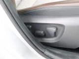 運転席はパワーシートとなっております!細かい調整ができます!