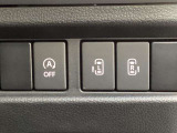両側電動スライドドアのスイッチがあります。運転席に座ったままスライドドアの操作ができます。