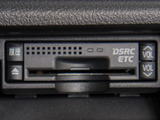 ★ETC(DSRC)が装備されています!!社外品とは違い収まりの良いデザインが人気!高速道路を利用する際は必需品ですよね!!ストレス無く料金所を通過出来ます!!