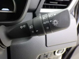 【オートライト】車外の明るさに応じて、自動的にライトの点灯・消灯をしてくれます。