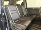 後部座席も気になるようなキズ・汚れやへたり等、大きなダメージはなく、良好な状態です。