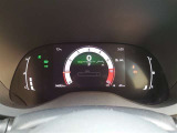 とっても見やすいメーターです。夜間時はラグジュアリーな気分にさせてくれる照明が魅力ですので、夜のドライブも楽しみになりますよ♪