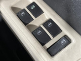 【パワーウインドウ】運転席のスイッチで、各席の窓ガラスの開閉ができます!あると便利ですよね!