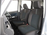長時間の運転も疲れにくいフロントシート!体をしっかり支えてくれて運転がしやすい形状です!