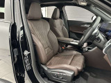 レザーシートはホールドも良く、長時間ドライブしても疲れません。