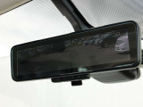 車両後方を映し出します・スマートルームミラー装備です。