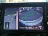 【アラウンドビューモニター】空から見下ろすような視点で、スムースな駐車と安全確認をサポートします。