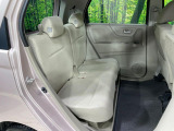 後部座席も気になるようなキズ・汚れやへたり等、大きなダメージはなく、良好な状態です。