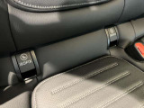 メモリー付き電動シートも装備されておりますのでシート位置を3パターン記憶できます。