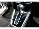 扱いやすい位置に配置されたフロアオートマチックです☆CVTを採用で滑らかでスムーズな走りが楽しめますよ♪