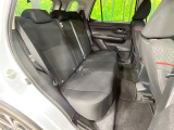 後部座席も気になるようなキズ・汚れやへたり等、大きなダメージはなく、良好な状態です。