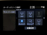AM/FMチューナー、Bluetooth接続、USB入力、スマートフォン連携機能を標準装備!TVオプションも申し込み済み。フルセグTV視聴が可能です。機能の詳細は展示店舗までお尋ねください。