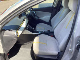 助手席も広々座れます。
