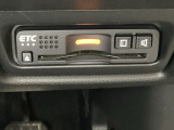 ハンドルの右下にETCがついています。高速道路の料金所の通過も楽々です!。 カードの取り出しもしやすい場所についています。