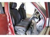 すわり心地の良い運転席・助手席です。長時間のドライブの疲れ軽減に貢献します。どうぞ快適なドライブを♪