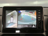 前後左右4つのカメラで、上から見たような映像をお届け、駐車時も安心、アラウンドビューモニター付(肉眼では確認し辛い左前の映像に切り替えることも可能です)。