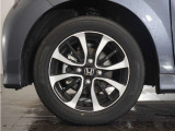 アルミホイール装着車です!これで足元まわりもおしゃれにきまります!
