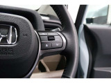 Hondaセンシングの機能のひとつ、アダプティブクルーズコントロール付!アクセルから足を離しても設定したスピードと前車との車間を保ち走行してくれます!車線維持もアシスト☆高速道路で疲労軽減ですね☆