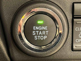 電子カードキーを携帯していれば、ボタンを押すだけでエンジンの始動がスマートに行えます。