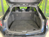ラゲッジルームは、大容量のスペースを確保。普段のお買い物からレジャーまで、幅広く活躍してくれます!また、リアシートを倒すことでバリエーション豊かにお使いいただけます。