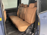 広々とした後部座席です♪気になるキズや汚れなどなく良好な状態です。