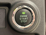 電子カードキーを携帯していれば、ボタンを押すだけでエンジンの始動がスマートに行えるプッシュボタンスタート。