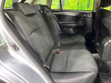 後部座席も気になるようなキズ・汚れやへたり等、大きなダメージはなく、良好な状態です。