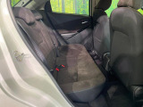後部座席も気になるようなキズ・汚れやへたり等、大きなダメージはなく、良好な状態です。
