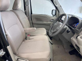 【運転席シート】ゆったりと広々した空間です。ストレスなく運転ができますよ!