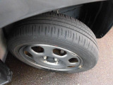 タイヤの残り溝を撮影しました☆タイヤの溝もしっかり残っていますので、安心して走行可能です(^^)/