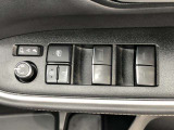 パワーウィンドは今や当たり前の機能ですが、無いと困る機能です。運転席からの操作で、全席の窓を振るオープンにしたり、フルクローズが可能です。