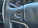 ステアリングにオーディオ操作スイッチが付いています。オーディオ画面に直接タッチしなくても操作が出来ますので、運転に集中できます。