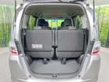普段のお買い物や通勤、送迎等に十分な荷室スペースを確保しております。セカンドシートを倒すと、大きな荷物の積載も可能です♪