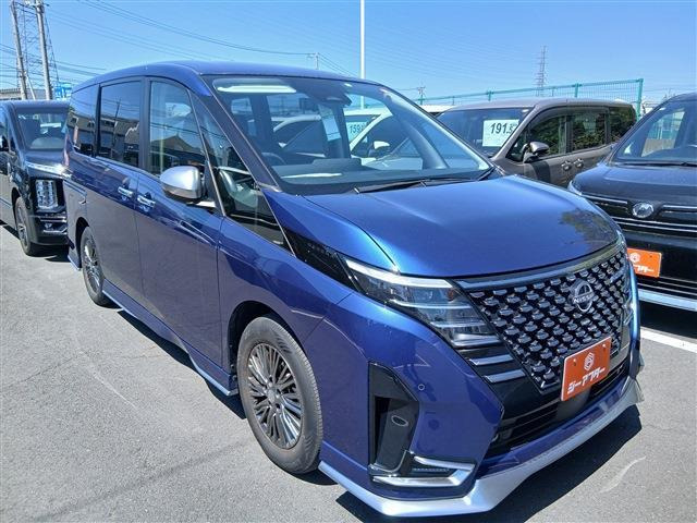 セレナ 2.0 AUTECH 禁煙車 純正12インチナビ