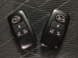 スマートキーを装備しています☆カギをカバンやポケットに入れて頂いた状態でドアロックの開閉やエンジンスタートをして頂けますよ!とても便利な装備です!