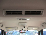 リヤシーリングファンがついていますので、後席の方も快適に過ごせますね^^