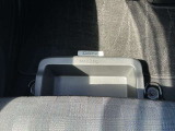 シート下に収納スペースがあります。