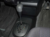操作が楽なフロアシフト、インパネ周りもすっきりしています。