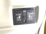 【両側パワースライドドア】両側がパワースライドドアになっており、運転席のスイッチやスマートキーでも開閉が可能です!開口部も広いので乗り降りも楽々♪