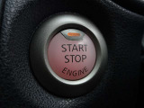 【プッシュスタート】キーが車内にあれば、エンジンの始動・停止はブレーキを踏んでスイッチを押すだけ!キーを取り出す手間を省き、ワンプッシュで操作するので簡単でスムーズ!