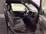 シートはフィット性も良く、楽な運転姿勢を保てます。