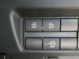両側電動スライドドアです!車内や、インテリジェントキーからの開閉や、ドアハンドルに付いたスイッチを押すだけでワンタッチでドアの開閉が可能です。足で電動スライドドアを開閉も出来ますよ!!