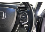 Hondaセンシングの機能のひとつ、アダプティブクルーズコントロール付!アクセルから足を離しても設定したスピードと前車との車間を保ち走行してくれます!車線維持もアシスト☆高速道路で疲労軽減ですね☆