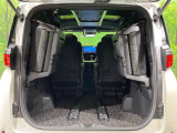 後席を格納すると、これだけの広さが!シーンに合わせたシートアレンジで、大きな荷物も積むことが出来ます♪